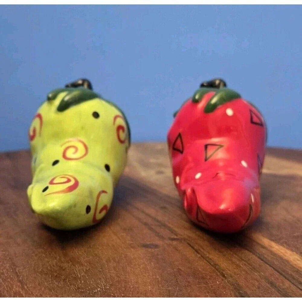 VTG Ceramic Hot Chile Peppers Salt and Pepper Shakers Novelty Set Red Lime Green